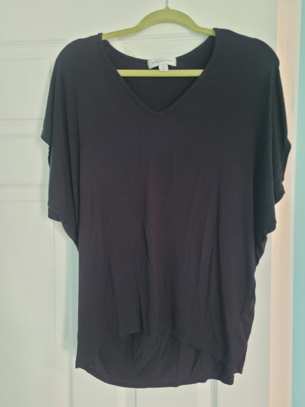 Amour Vert Black V-Neck Dolman Sleeve Tee